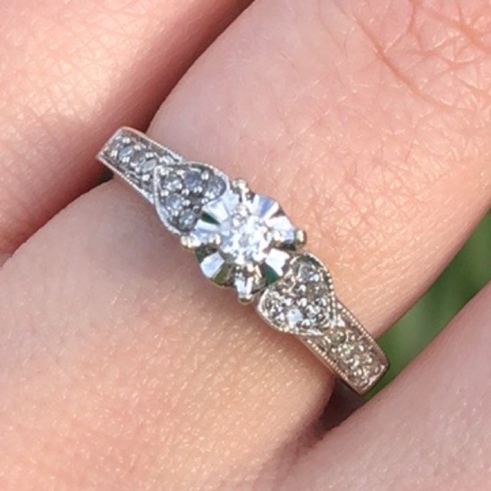 10k white gold .28 CTTW diamond engagement ring - Picture 6 of 16